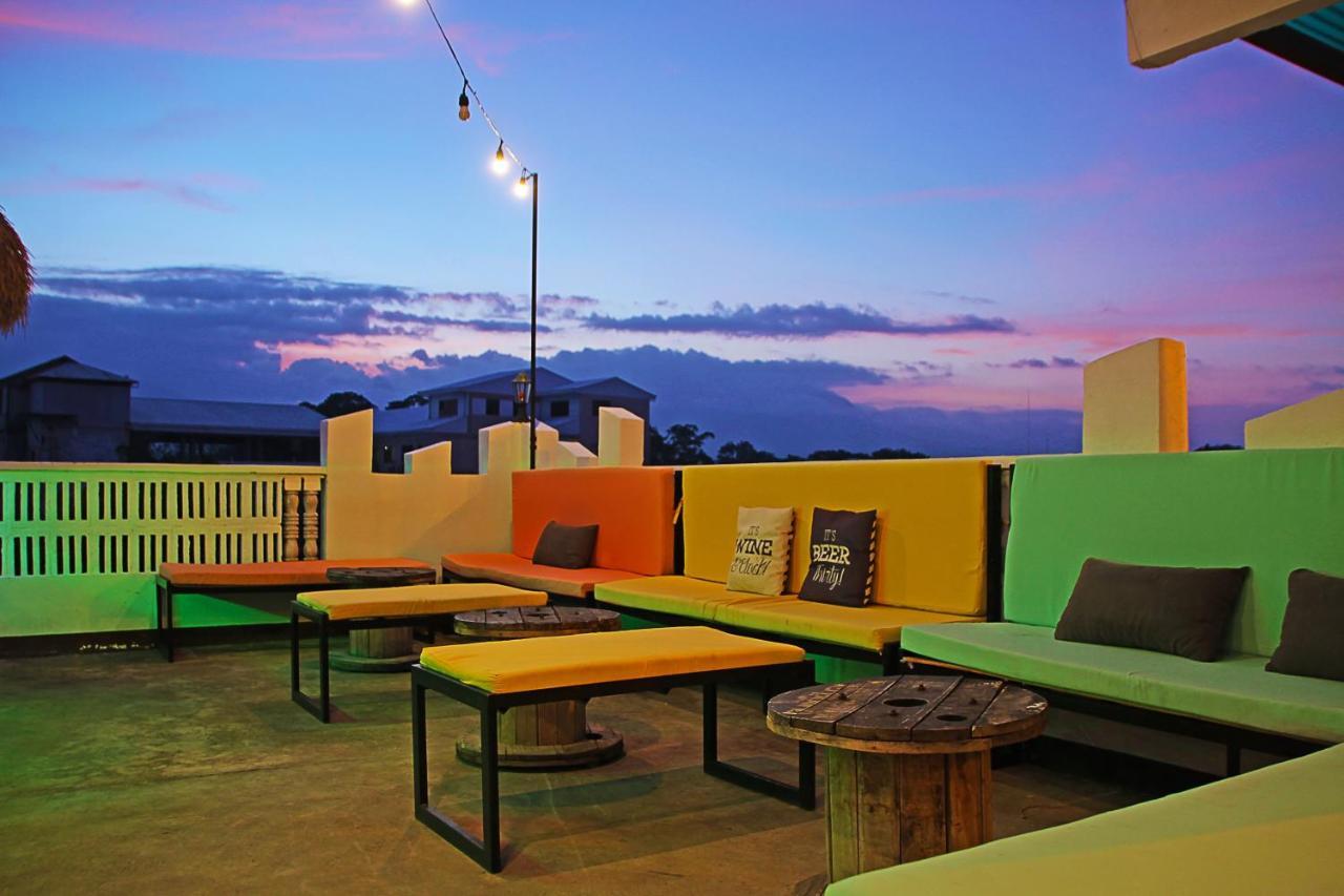 Antwet Backpacker'S Inn & Rooftop Bar Dumaguete City Exterior photo