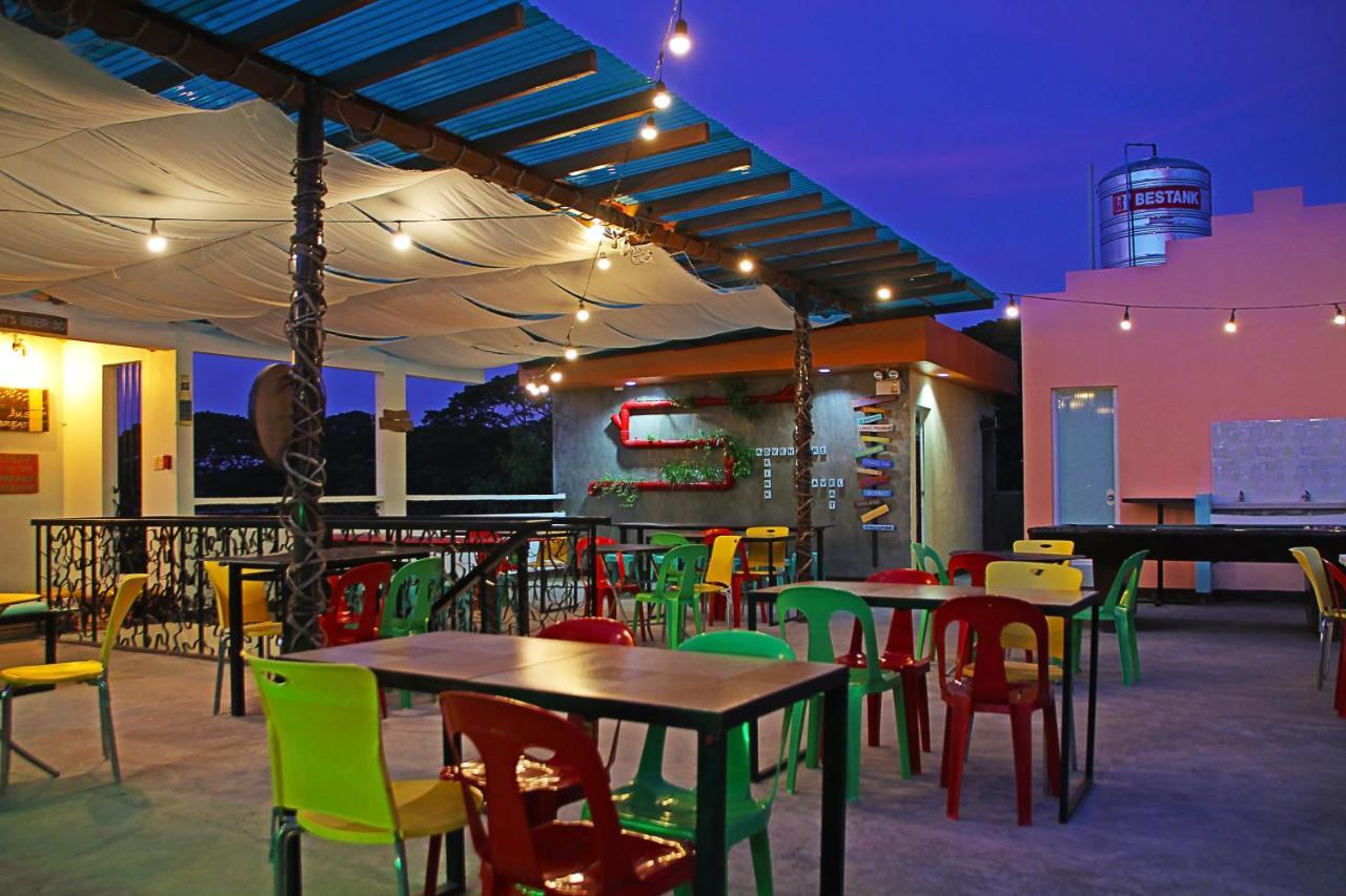 Antwet Backpacker'S Inn & Rooftop Bar Dumaguete City Exterior photo